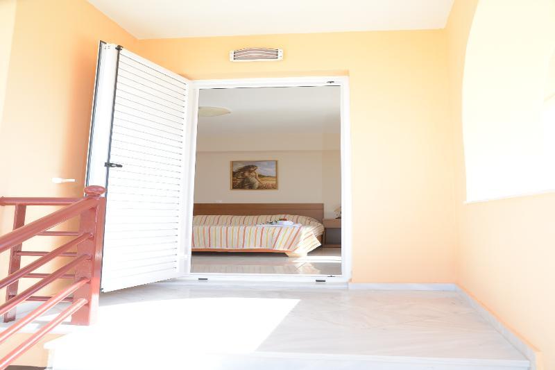 Maria'S Filoxenia Suites Drepano  Extérieur photo